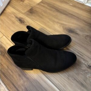 Time and Tru Black Ankle Boots
